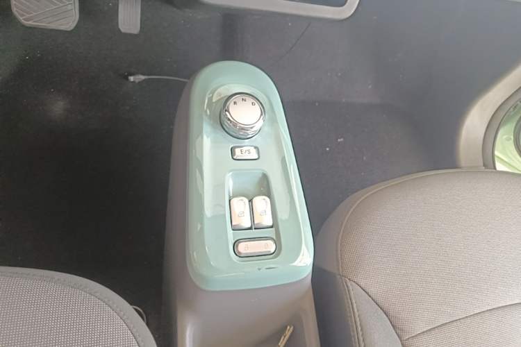 Used CHANGAN NEVO Lumin 2022 155 km – Refreshingly Sweet Edition Gear Lever