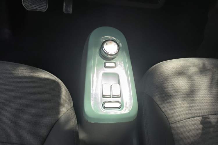 Used CHANGAN NEVO Lumin 2022 210km Sweet Edition Gear Lever