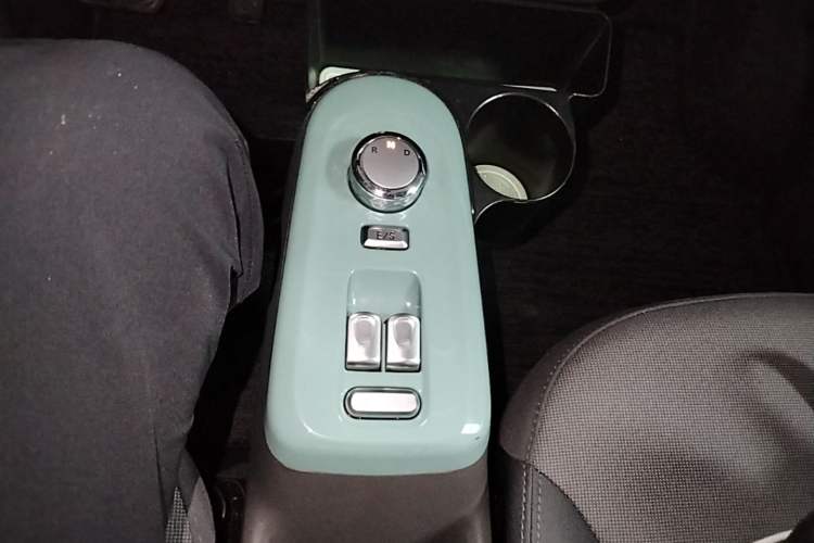 Used CHANGAN NEVO Lumin 2022 210km Sweet Edition Gear Lever