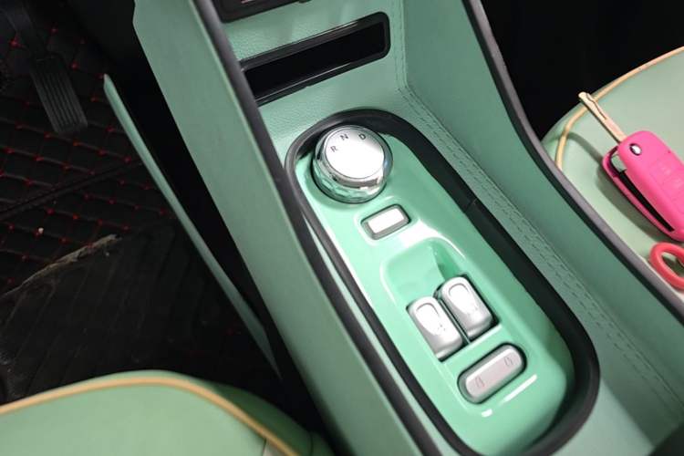 Used CHANGAN NEVO Lumin 2022 155 km – Refreshingly Sweet Edition Gear Lever