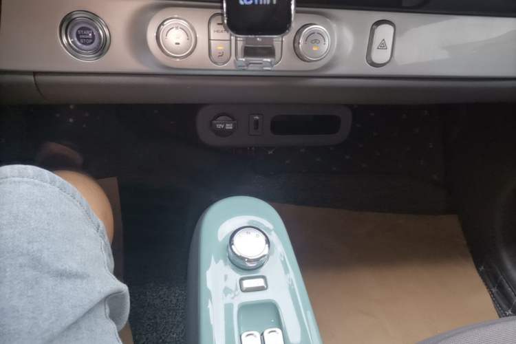 Used CHANGAN NEVO Lumin 2022 210km Sweet Edition Gear Lever