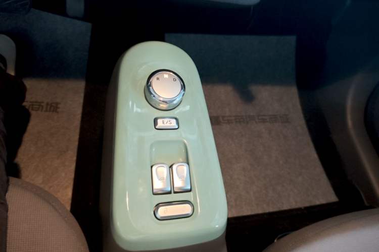 Used CHANGAN NEVO Lumin 2022 210km Sweet Edition Gear Lever