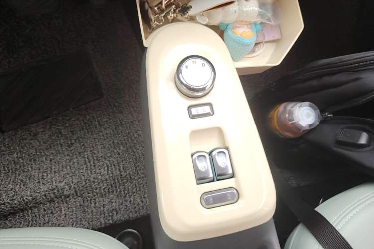 Used CHANGAN NEVO Lumin 2022 210km Sweet Edition Gear Lever