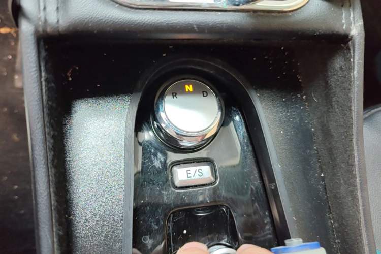 Used CHANGAN NEVO Lumin 2022 210km Sweet Edition Gear Lever