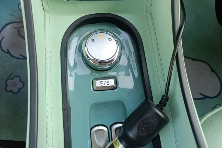 Used CHANGAN NEVO Lumin 2022 155 km – Refreshingly Sweet Edition Gear Lever