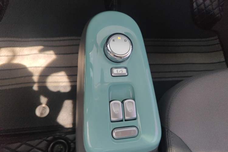 Used CHANGAN NEVO Lumin 2022 155 km – Refreshingly Sweet Edition Gear Lever