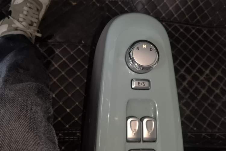 Used CHANGAN NEVO Lumin 2022 155 km – Refreshingly Sweet Edition Gear Lever