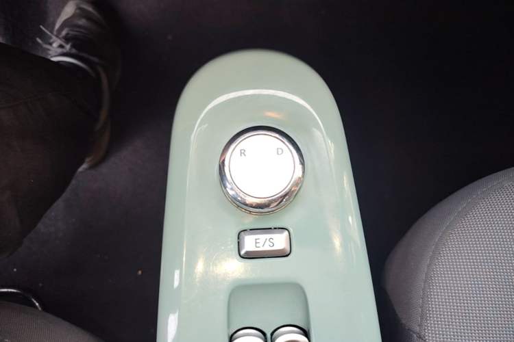 Used CHANGAN NEVO Lumin 2022 155 km – Refreshingly Sweet Edition Gear Lever