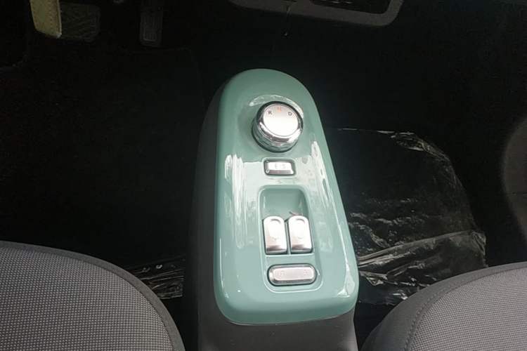 Used CHANGAN NEVO Lumin 2022 155 km – Refreshingly Sweet Edition Gear Lever