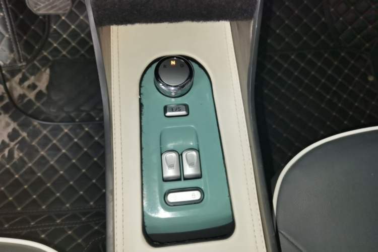Used CHANGAN NEVO Lumin 2022 155 km – Refreshingly Sweet Edition Gear Lever