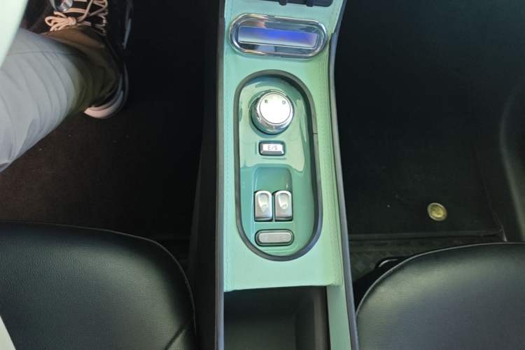 Used CHANGAN NEVO Lumin 2022 210km Sweet Edition Gear Lever