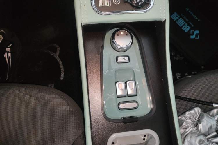 Used CHANGAN NEVO Lumin 2022 155 km – Refreshingly Sweet Edition Gear Lever