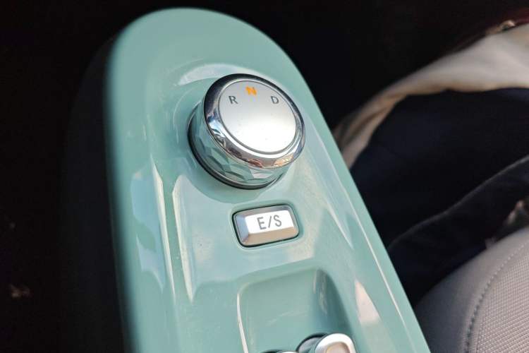Used CHANGAN NEVO Lumin 2022 210km Sweet Edition Gear Lever