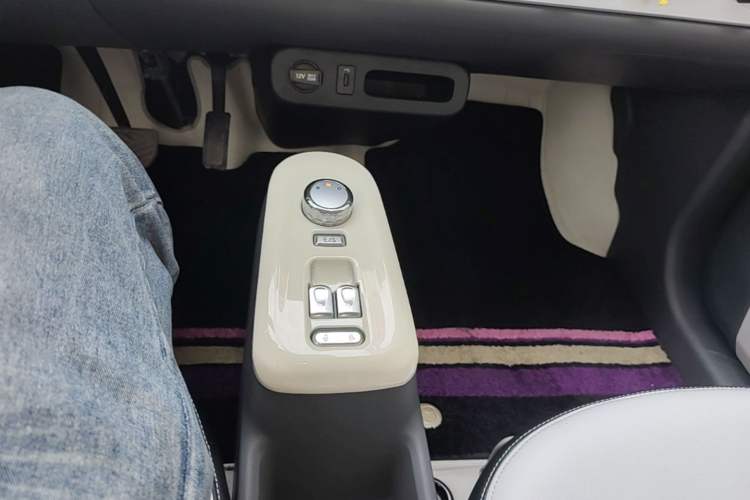 Used CHANGAN NEVO Lumin 2022 210km Sweet Edition Gear Lever