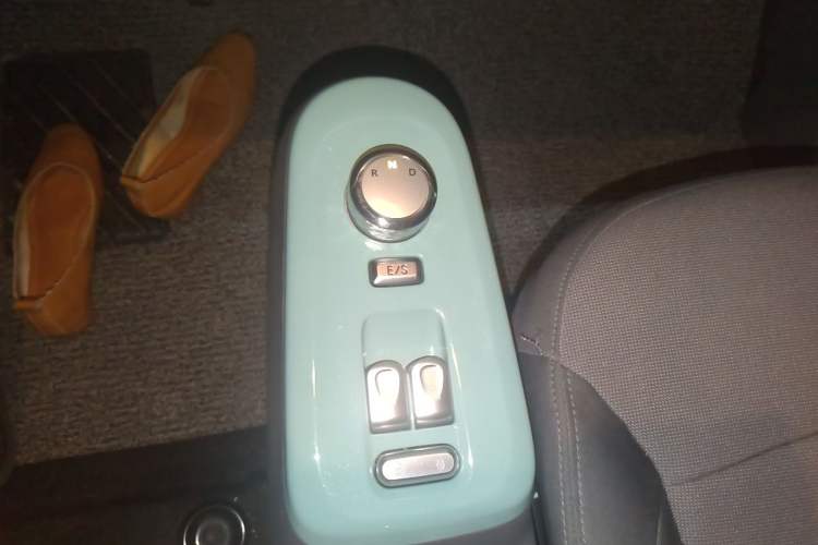 Used CHANGAN NEVO Lumin 2022 210km Sweet Edition Gear Lever