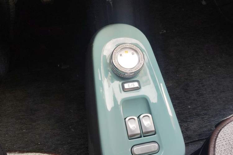Used CHANGAN NEVO Lumin 2022 210km Sweet Edition Gear Lever