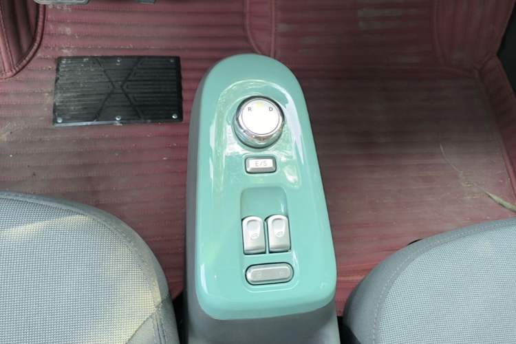 Used CHANGAN NEVO Lumin 2022 155 km – Refreshingly Sweet Edition Gear Lever
