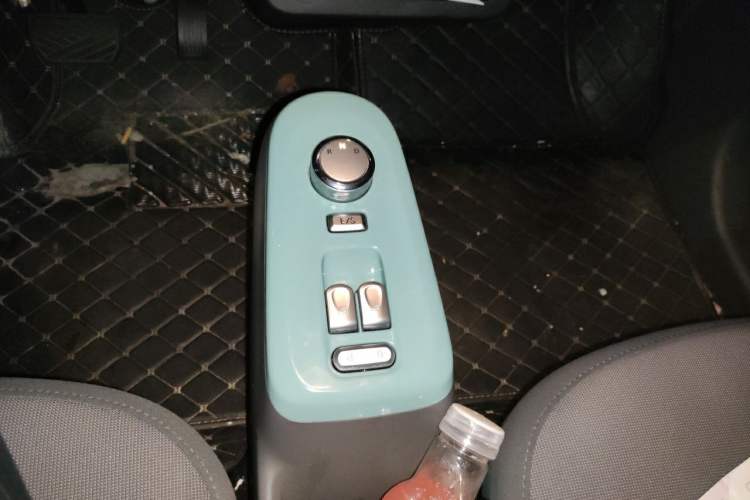 Used CHANGAN NEVO Lumin 2022 155 km – Refreshingly Sweet Edition Gear Lever