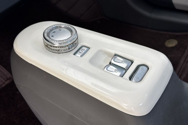 Used CHANGAN NEVO Lumin 2022 210km Sweet Edition Gear Lever