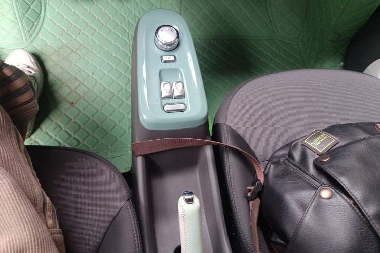 Used CHANGAN NEVO Lumin 2022 210km Sweet Edition Gear Lever