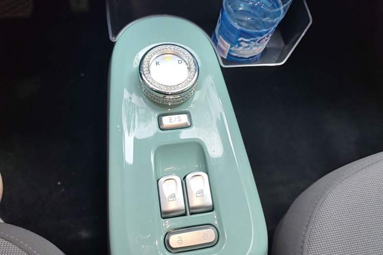 Used CHANGAN NEVO Lumin 2022 155 km – Refreshingly Sweet Edition Gear Lever