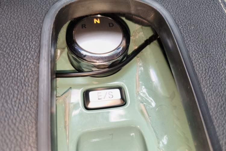 Used CHANGAN NEVO Lumin 2022 210km Sweet Edition Gear Lever
