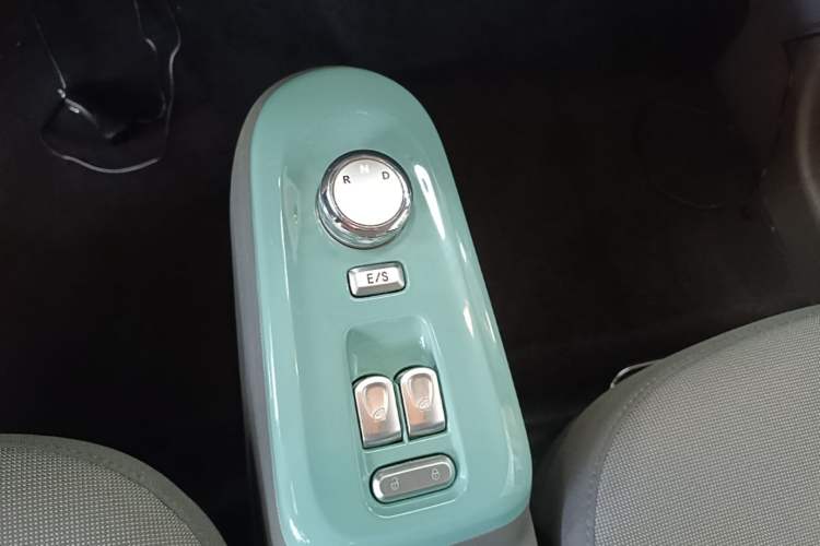 Used CHANGAN NEVO Lumin 2022 210km Sweet Edition Gear Lever