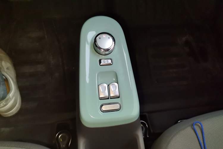 Used CHANGAN NEVO Lumin 2022 155 km – Refreshingly Sweet Edition Gear Lever