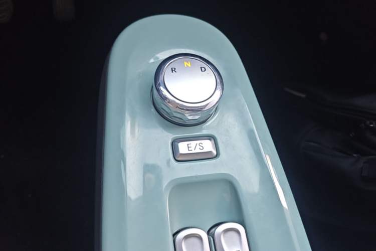 Used CHANGAN NEVO Lumin 2022 210km Sweet Edition Gear Lever