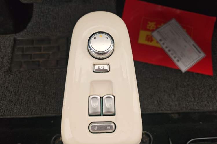 Used CHANGAN NEVO Lumin 2022 155 km – Refreshingly Sweet Edition Gear Lever