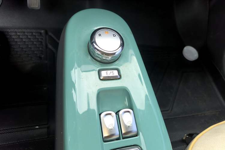 Used CHANGAN NEVO Lumin 2022 210km Sweet Edition Gear Lever