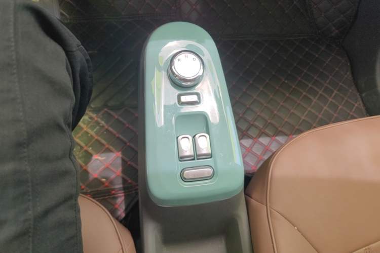 Used CHANGAN NEVO Lumin 2022 155 km – Refreshingly Sweet Edition Gear Lever
