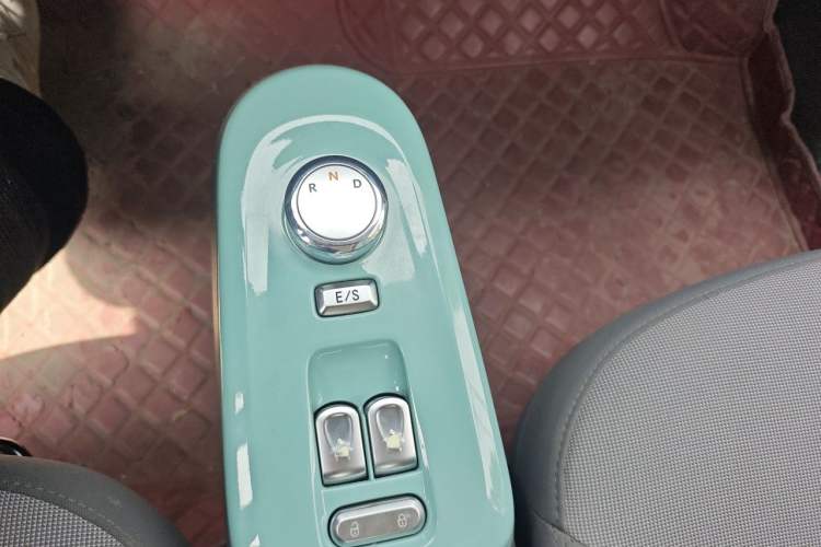 Used CHANGAN NEVO Lumin 2022 210km Sweet Edition Gear Lever