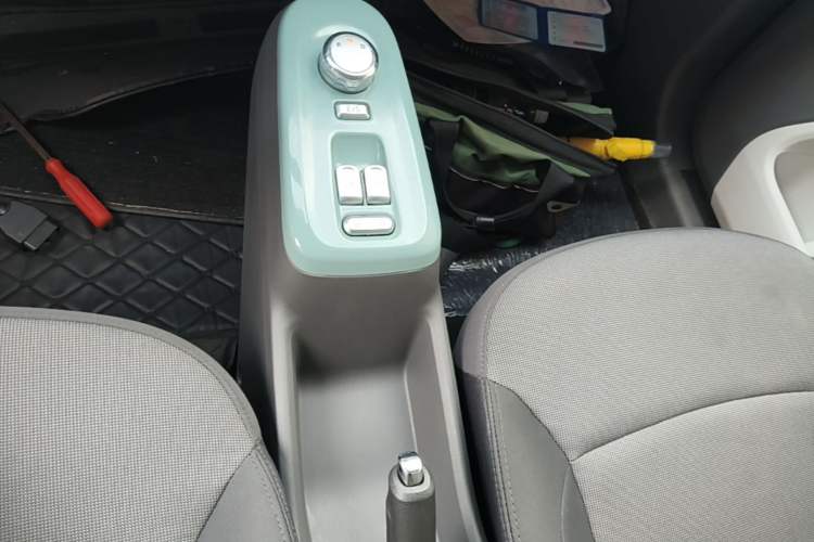 Used CHANGAN NEVO Lumin 2022 210km Sweet Edition Gear Lever