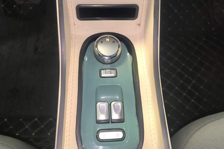 Used CHANGAN NEVO Lumin 2022 210km Sweet Edition Gear Lever