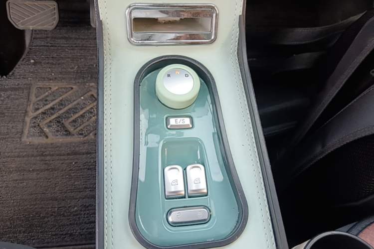 Used CHANGAN NEVO Lumin 2022 210km Sweet Edition Gear Lever