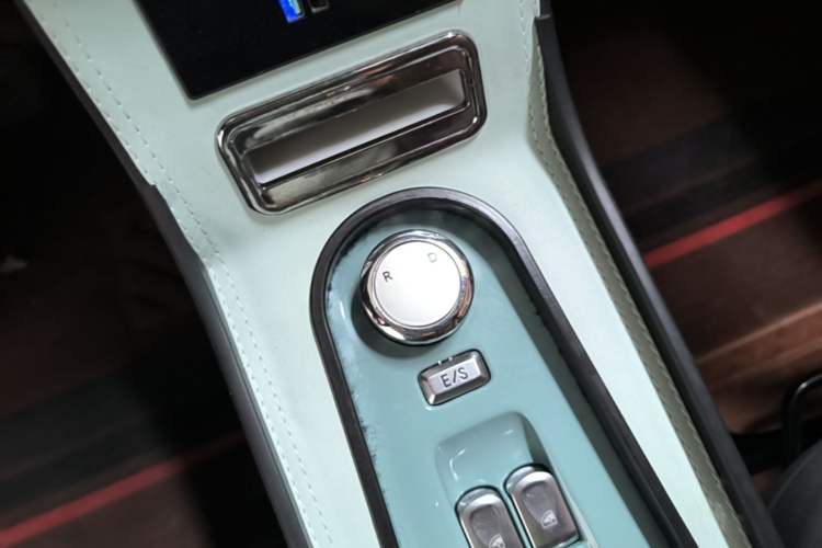 Used CHANGAN NEVO Lumin 2022 210km Sweet Edition Gear Lever