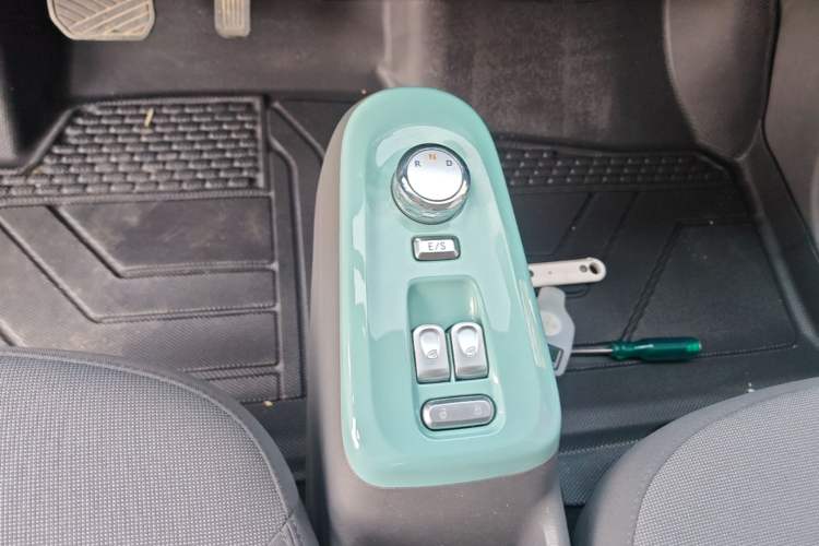 Used CHANGAN NEVO Lumin 2022 210km Sweet Edition Gear Lever