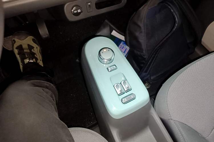 Used CHANGAN NEVO Lumin 2022 210km Sweet Edition Gear Lever