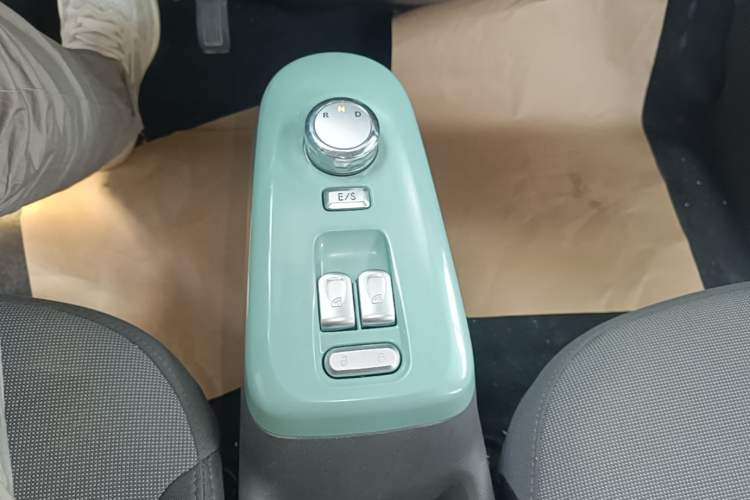 Used CHANGAN NEVO Lumin 2022 155 km – Refreshingly Sweet Edition Gear Lever