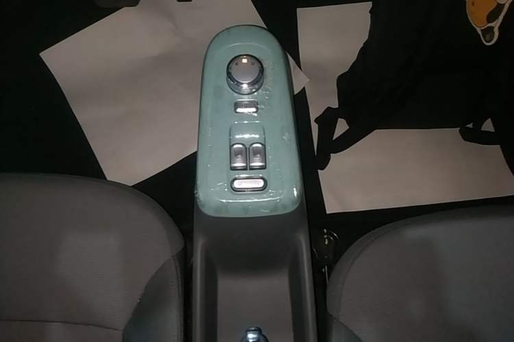 Used CHANGAN NEVO Lumin 2022 155 km – Refreshingly Sweet Edition Gear Lever
