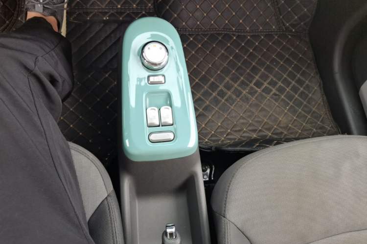 Used CHANGAN NEVO Lumin 2022 155 km – Refreshingly Sweet Edition Gear Lever