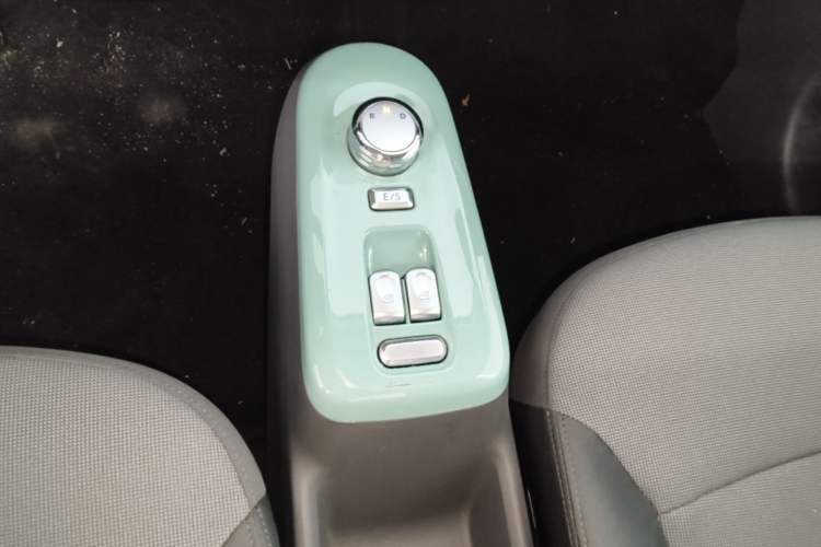 Used CHANGAN NEVO Lumin 2022 210km Sweet Edition Gear Lever