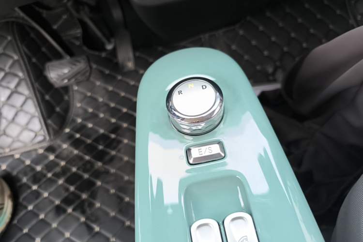 Used CHANGAN NEVO Lumin 2022 155 km – Refreshingly Sweet Edition Gear Lever