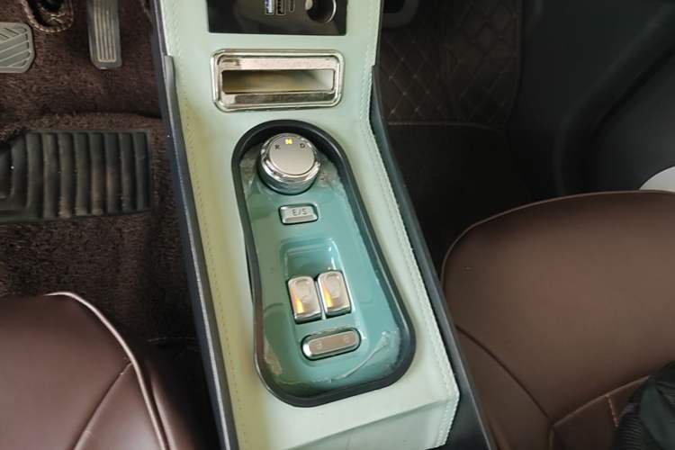 Used CHANGAN NEVO Lumin 2022 210km Sweet Edition Gear Lever