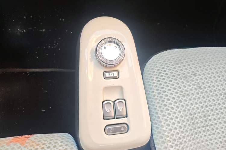 Used CHANGAN NEVO Lumin 2022 210km Sweet Edition Gear Lever
