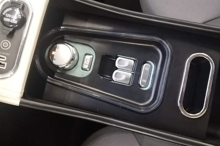 Used CHANGAN NEVO Lumin 2022 210km Sweet Edition Gear Lever
