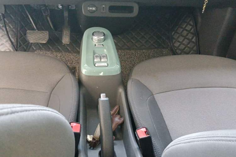 Used CHANGAN NEVO Lumin 2022 210km Sweet Edition Gear Lever
