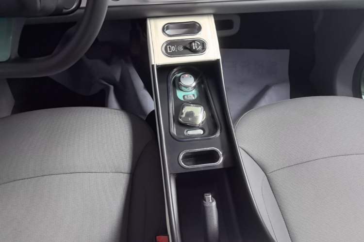 Used CHANGAN NEVO Lumin 2022 210km Sweet Edition Gear Lever