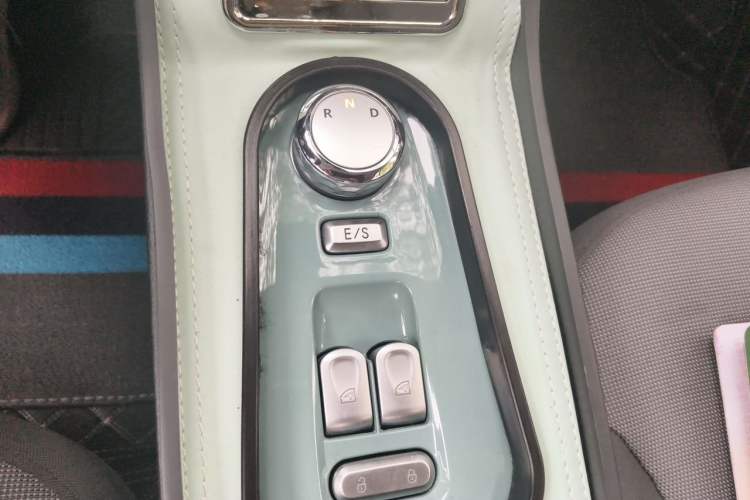 Used CHANGAN NEVO Lumin 2022 155 km – Refreshingly Sweet Edition Gear Lever